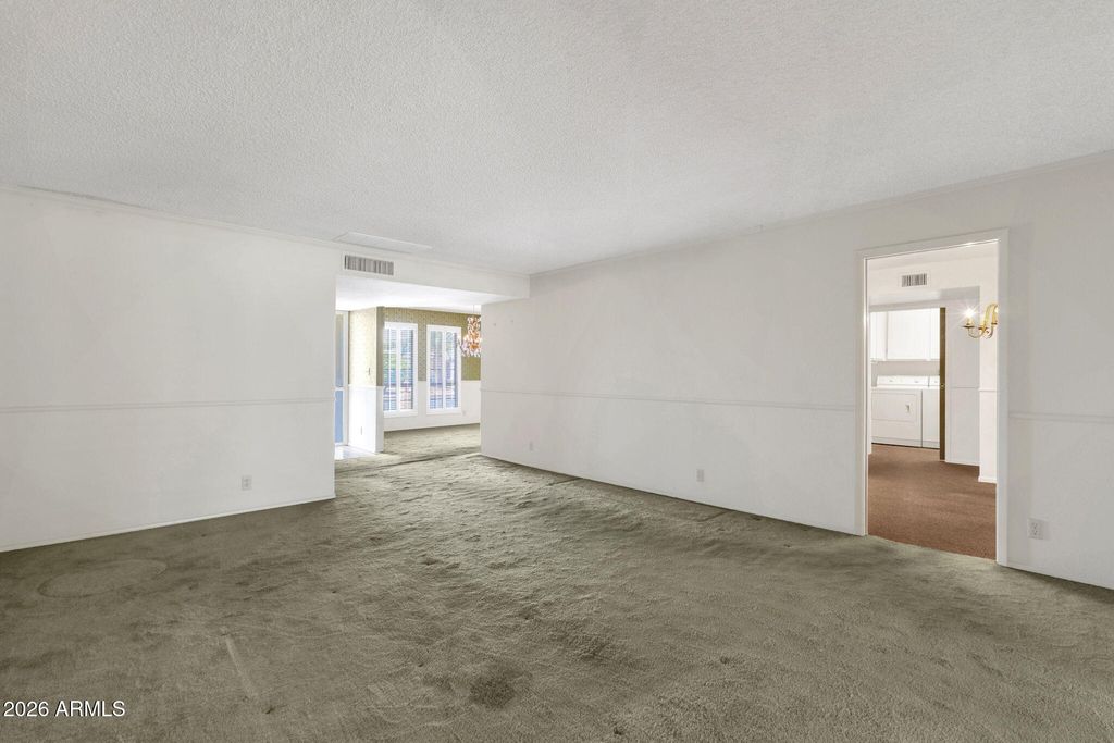 Image 7 of property listing at 4056 E CAPRI Avenue, Mesa, AZ 85206