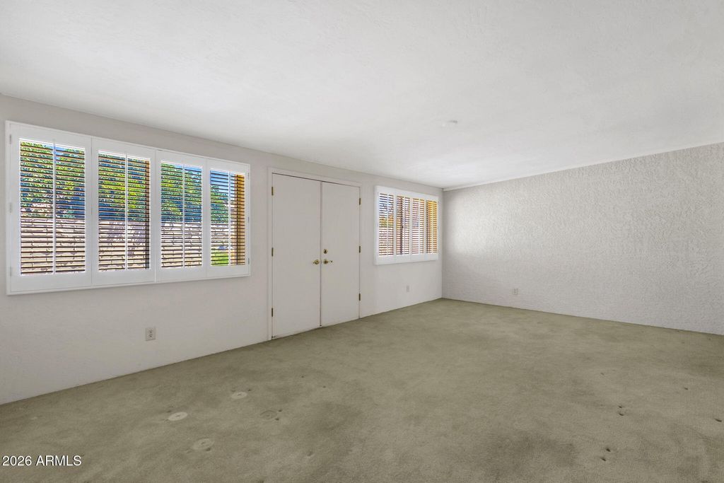 Image 9 of property listing at 4056 E CAPRI Avenue, Mesa, AZ 85206