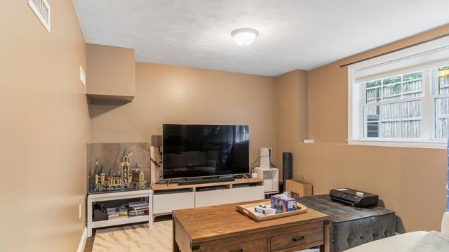 111 Marivista Ave, Waltham, MA 02451