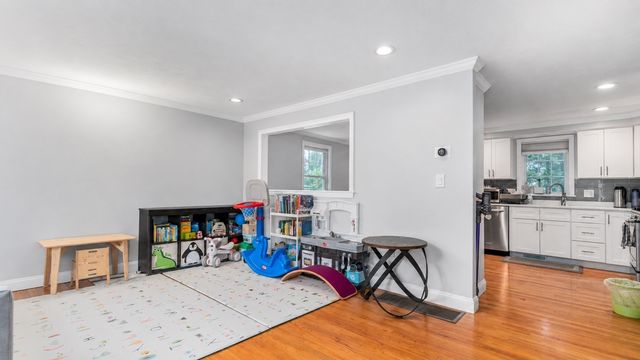 111 Marivista Ave, Waltham, MA 02451
