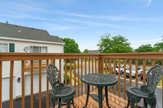 696 Fieldcrest Drive C, South Elgin, IL 60177