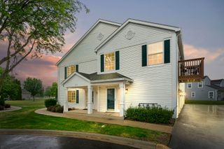 696 Fieldcrest Drive C, South Elgin, IL 60177