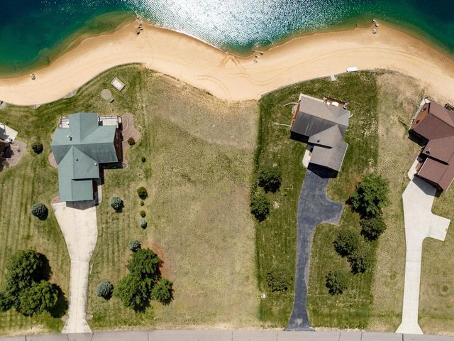 W5601 Castaway Drive, New Lisbon, WI 53950