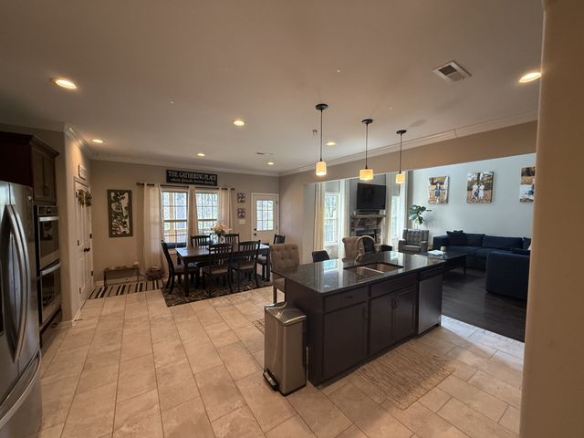 606 Tacoma Dr, Clarksville, TN 37043