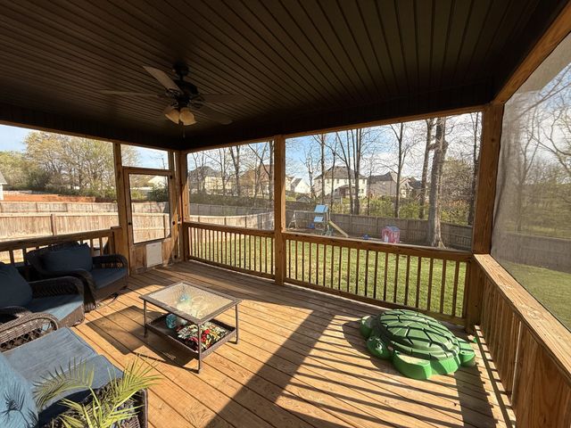 606 Tacoma Dr, Clarksville, TN 37043