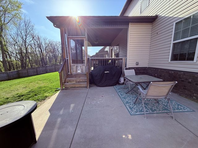 606 Tacoma Dr, Clarksville, TN 37043