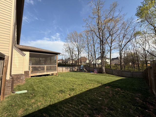 606 Tacoma Dr, Clarksville, TN 37043
