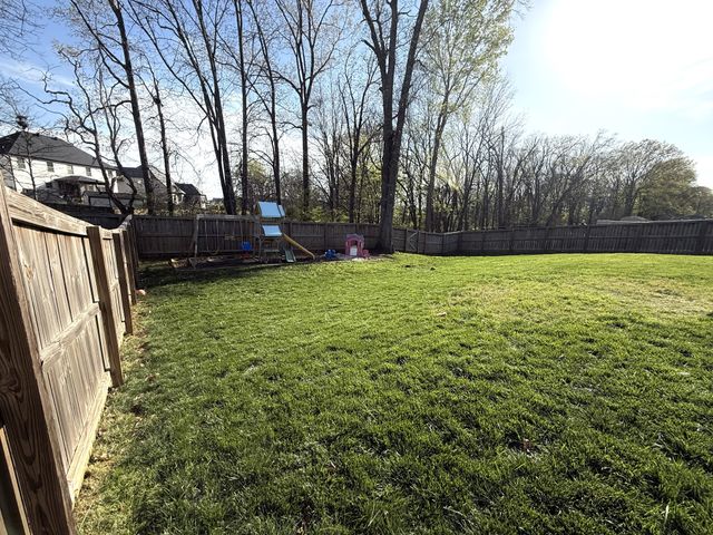 606 Tacoma Dr, Clarksville, TN 37043