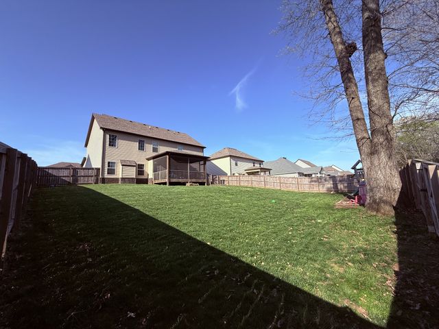 606 Tacoma Dr, Clarksville, TN 37043