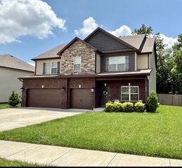 606 Tacoma Dr, Clarksville, TN 37043