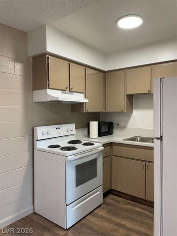 615 South Royal Crest Circle 22, Las Vegas, NV 89169