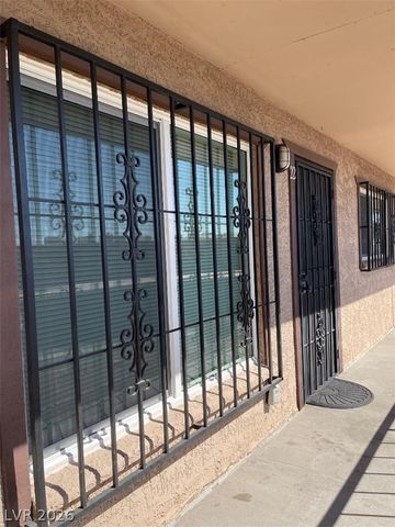 615 South Royal Crest Circle 22, Las Vegas, NV 89169