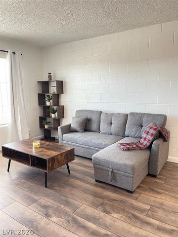 615 South Royal Crest Circle 22, Las Vegas, NV 89169