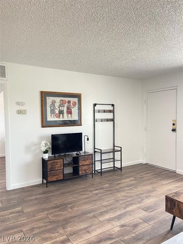 615 South Royal Crest Circle 22, Las Vegas, NV 89169