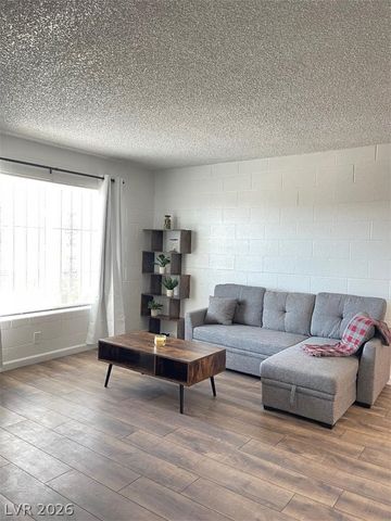 615 South Royal Crest Circle 22, Las Vegas, NV 89169
