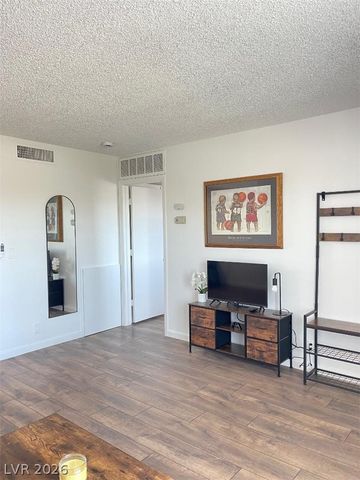 615 South Royal Crest Circle 22, Las Vegas, NV 89169