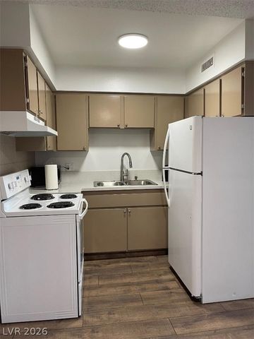 615 South Royal Crest Circle 22, Las Vegas, NV 89169