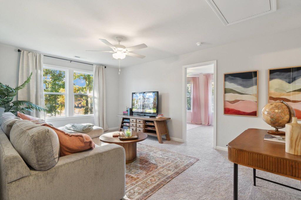 Image 11 of property listing at 120 Clarabelle Lane, Summerville, SC 29483