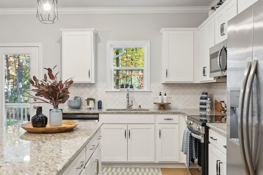 Image 9 of property listing at 120 Clarabelle Lane, Summerville, SC 29483