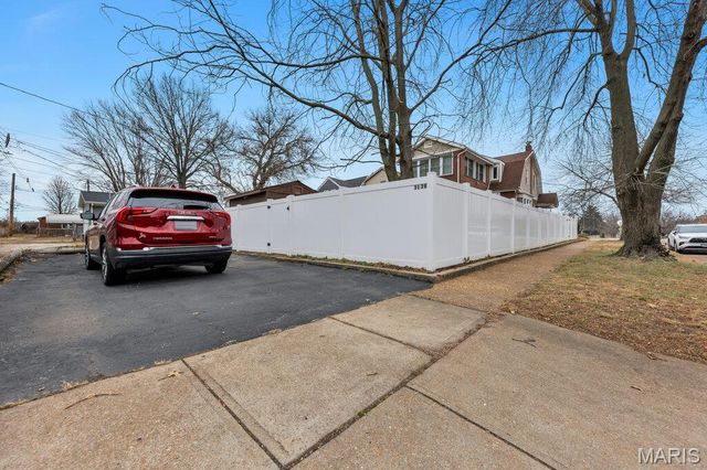 3139 Ivanhoe Avenue, St Louis, MO 63139