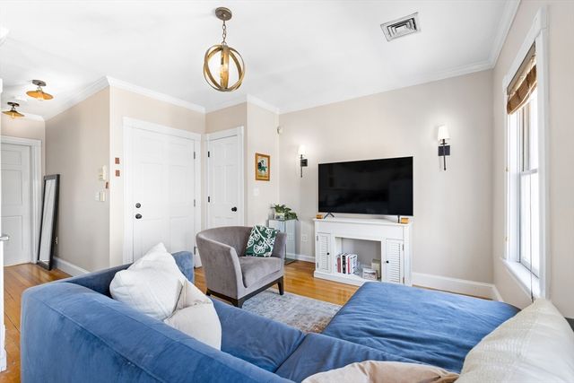 296 W Third 2, Boston, MA 02127