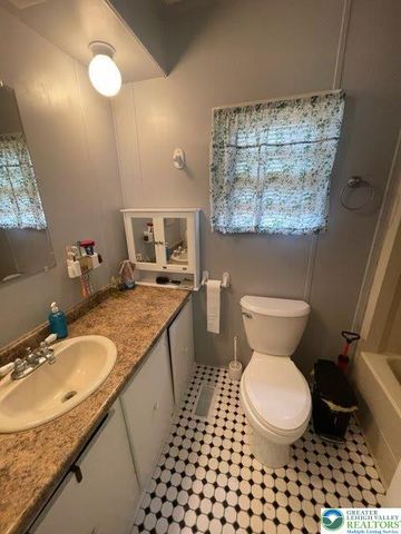 10 SpringRidge Road, Moore Twp, PA 18014