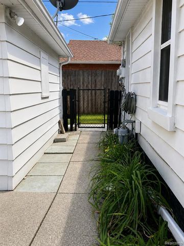 1507 Pagel Avenue, Lincoln Park, MI 48146