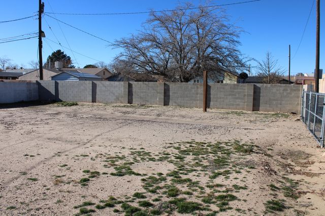 201 52nd Street SW, Albuquerque, NM 87105