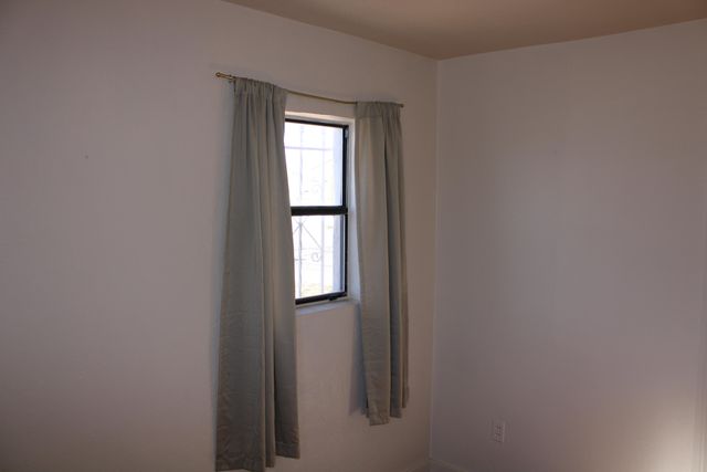 201 52nd Street SW, Albuquerque, NM 87105