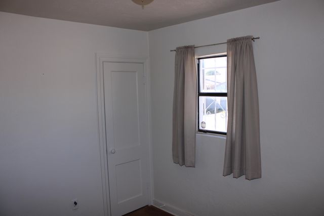 201 52nd Street SW, Albuquerque, NM 87105