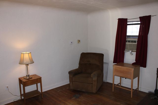 201 52nd Street SW, Albuquerque, NM 87105