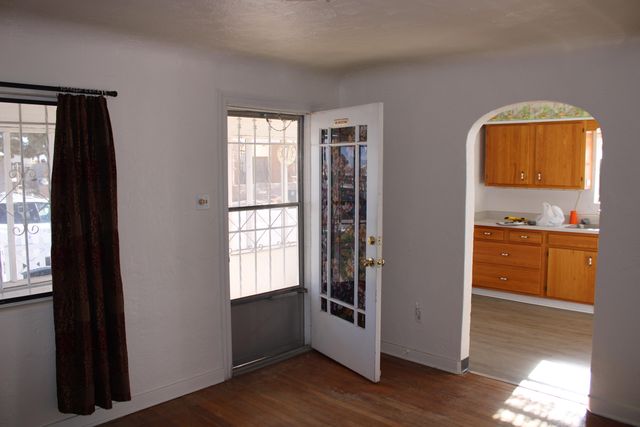 201 52nd Street SW, Albuquerque, NM 87105