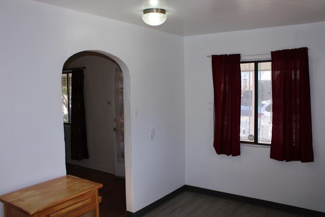 201 52nd Street SW, Albuquerque, NM 87105