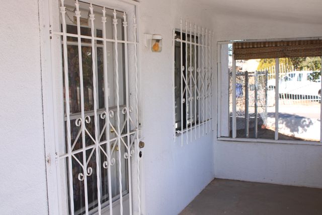 201 52nd Street SW, Albuquerque, NM 87105