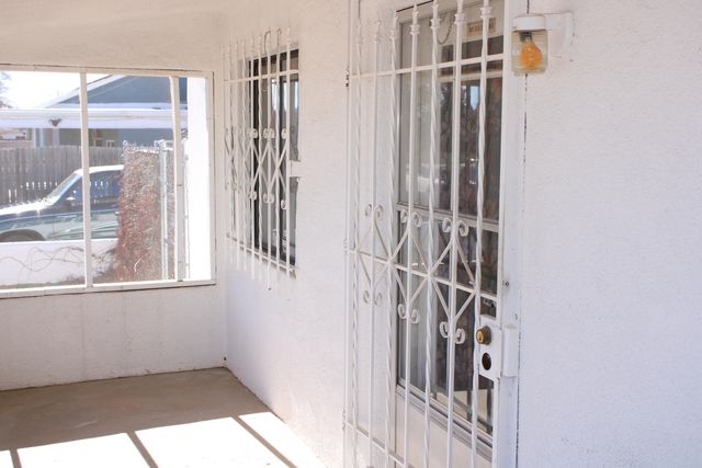 201 52nd Street SW, Albuquerque, NM 87105