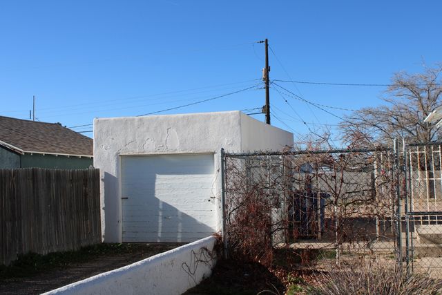 201 52nd Street SW, Albuquerque, NM 87105