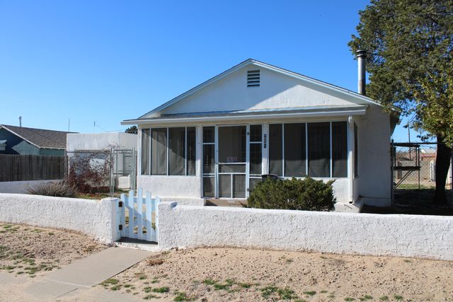 201 52nd Street SW, Albuquerque, NM 87105