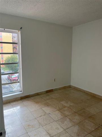 4721 NW 7th St 305-12, Miami, FL 33126