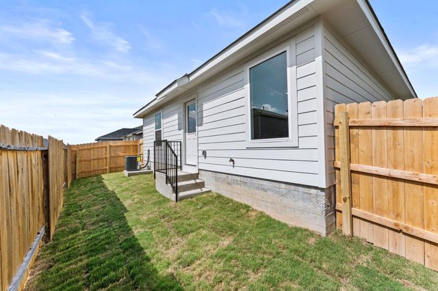 430 LOW PASTURE TRL, Maxwell, TX 78656