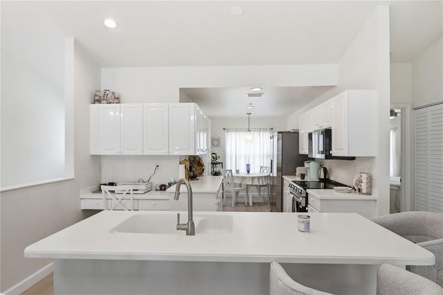 6594 FAIRWAY GARDENS DRIVE 6594, Bradenton, FL 34203