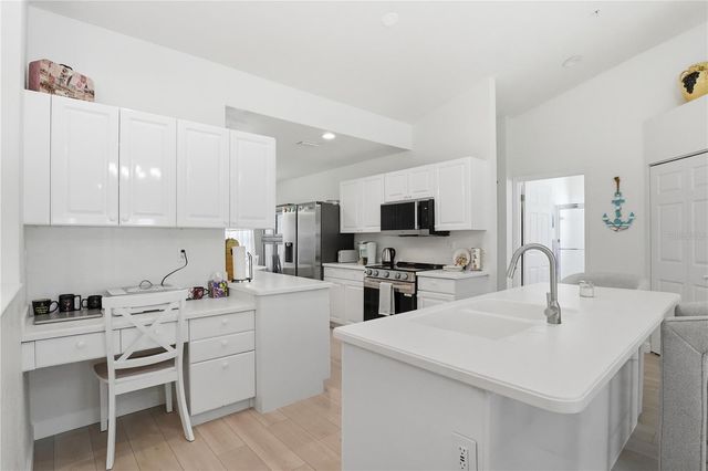 6594 FAIRWAY GARDENS DRIVE 6594, Bradenton, FL 34203