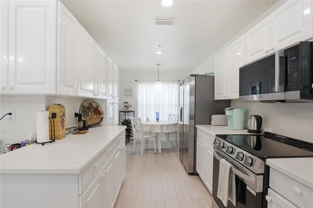 6594 FAIRWAY GARDENS DRIVE 6594, Bradenton, FL 34203