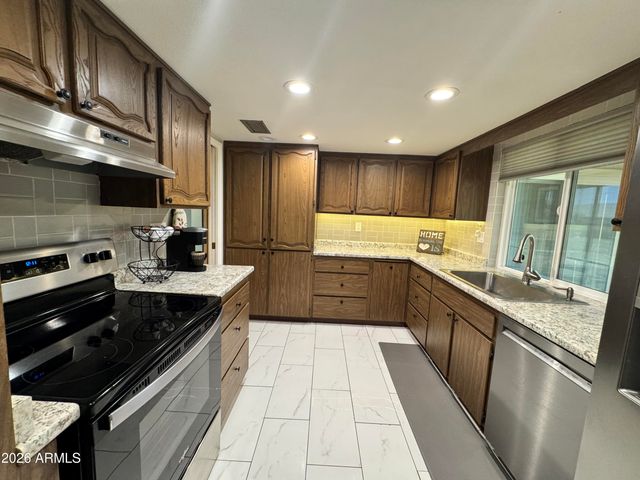 11035 W CARON Drive, Sun City, AZ 85351