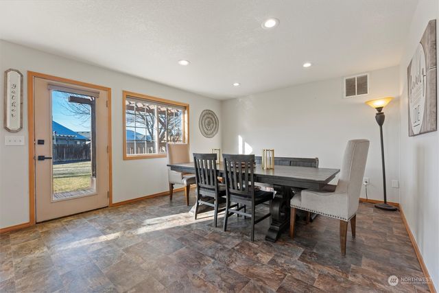 4073 W Cove West Drive, Moses Lake, WA 98837