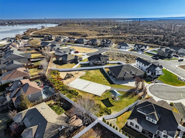 4073 W Cove West Drive, Moses Lake, WA 98837