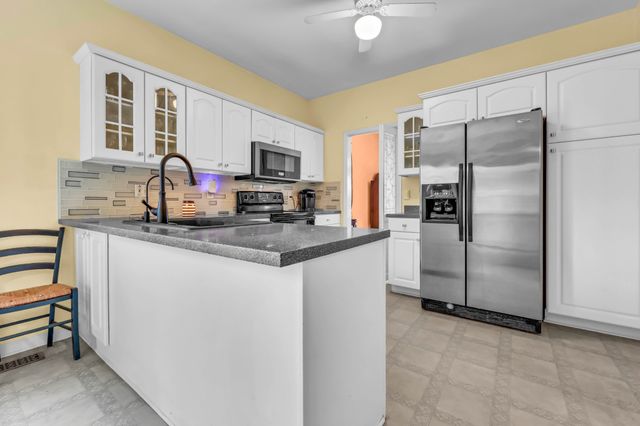 846 Woodstock Ct, Clarksville, TN 37040