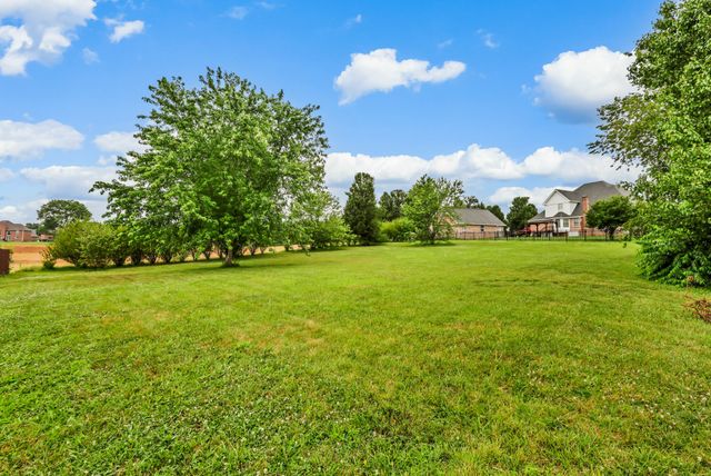 846 Woodstock Ct, Clarksville, TN 37040