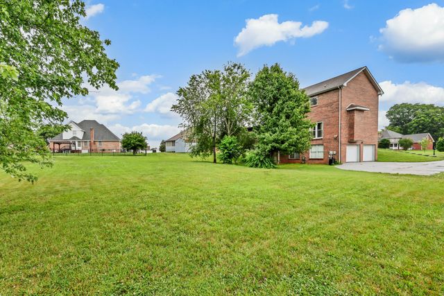 846 Woodstock Ct, Clarksville, TN 37040