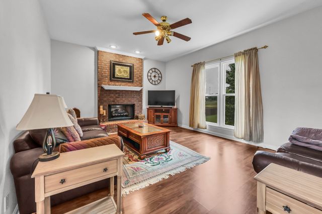 846 Woodstock Ct, Clarksville, TN 37040