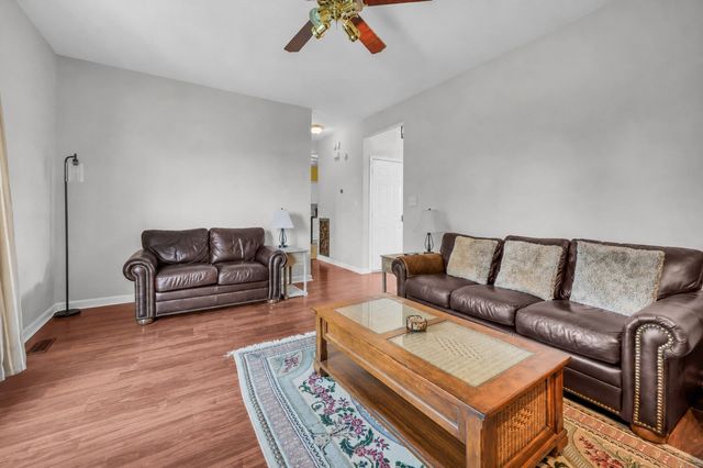 846 Woodstock Ct, Clarksville, TN 37040